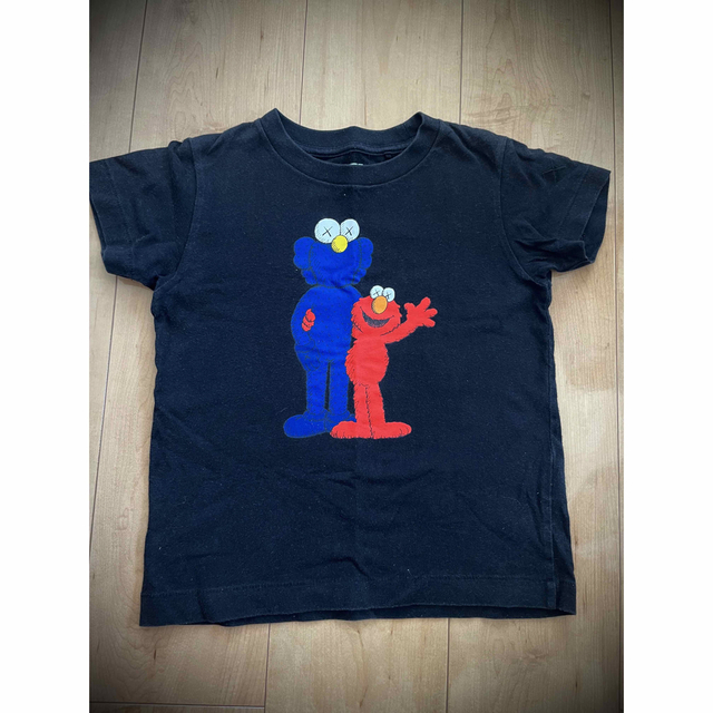UNIQLO(ユニクロ)のKAWS コラボTシャツ キッズ キッズ/ベビー/マタニティのキッズ服男の子用(90cm~)(Tシャツ/カットソー)の商品写真