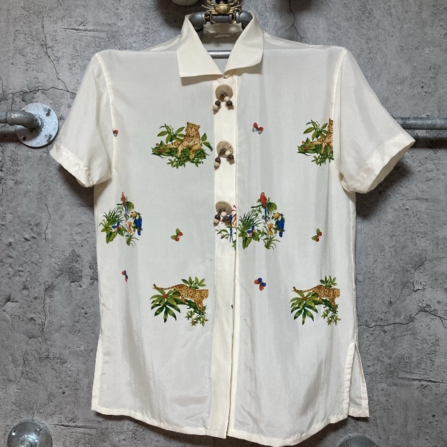 ウッドボタン ナチュラル シャツ ブラウス 柄シャツ 総柄 Lサイズ Mサイズ