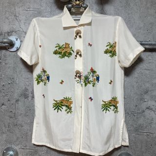 ウッドボタン ナチュラル シャツ ブラウス 柄シャツ 総柄 Lサイズ Mサイズ(シャツ/ブラウス(半袖/袖なし))