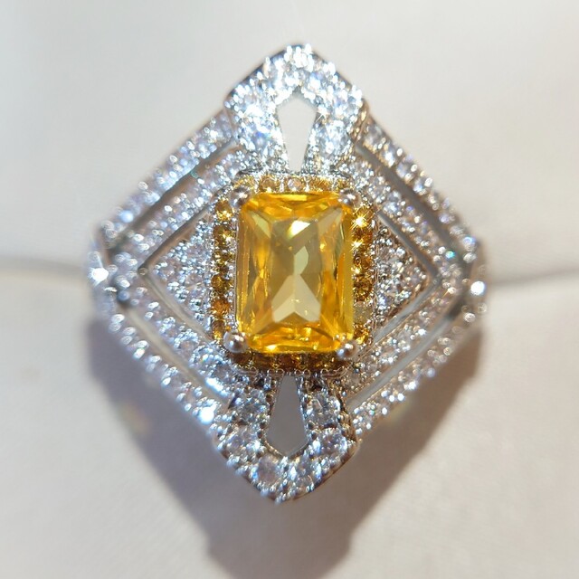 964 高級 sona ダイヤモンド イエローダイヤモンド ひし形 長方形 レディースのアクセサリー(リング(指輪))の商品写真