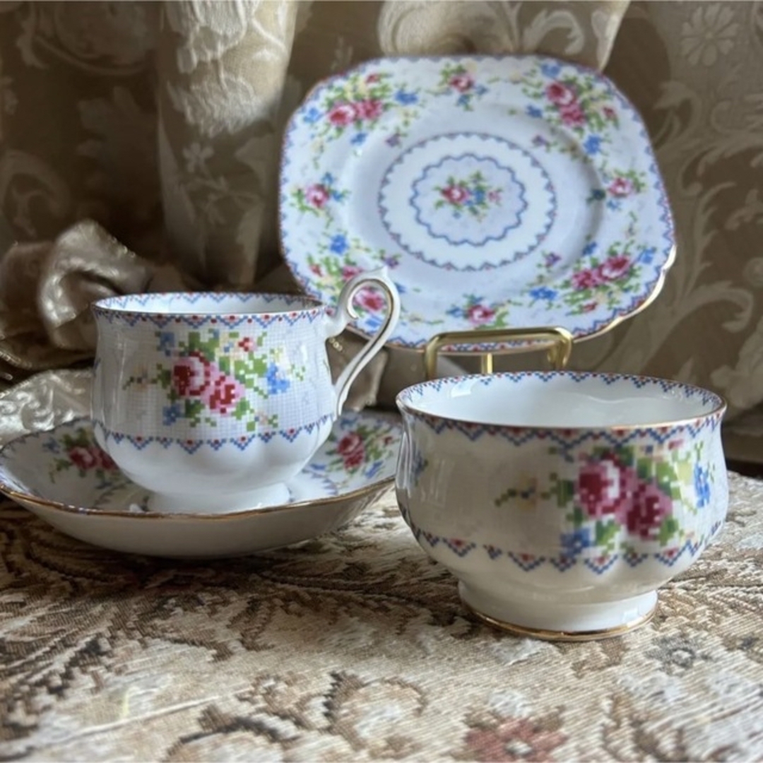 ROYAL ALBERT(ロイヤルアルバート)の英国製 希少 Royal Albert 【Petit Point】シュガーボウル インテリア/住まい/日用品のキッチン/食器(食器)の商品写真