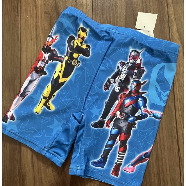 BANDAI(バンダイ)の値下げ　新品　仮面ライダーシリーズ　水着　110cm 青　 キッズ/ベビー/マタニティのキッズ服男の子用(90cm~)(水着)の商品写真