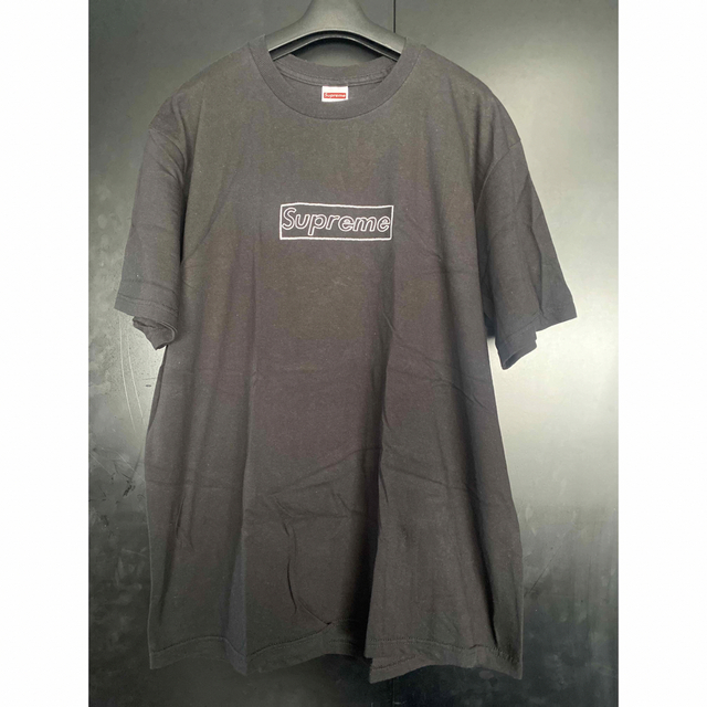 希少 Supreme KAWS Chalk Logo Tシャツ BOX ロゴ | フリマアプリ ラクマ