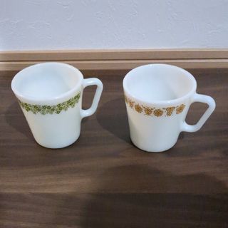 パイレックス(Pyrex)の［ビンテージ］Pyrex バタフライゴールド　マグ2点セット-2(グラス/カップ)