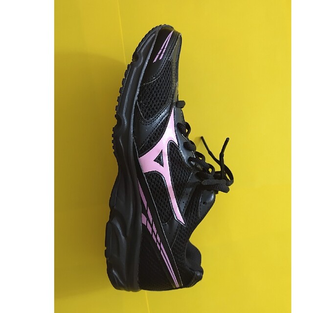 ●週末限定200円引き●MIZUNO　レディーススニーカー　24.5cm レディースの靴/シューズ(スニーカー)の商品写真