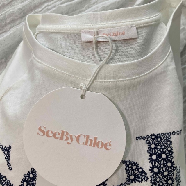 SEE BY CHLOE(シーバイクロエ)のSee by Chloe ロゴ グラフィック Tシャツ 長袖 新品未使用 レディースのトップス(Tシャツ(長袖/七分))の商品写真