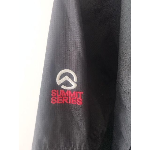 THE NORTH FACE(ザノースフェイス)の難あり格安古着 ノースフェイス GORE-TEX SUMMIT 黒パーカー M メンズのジャケット/アウター(マウンテンパーカー)の商品写真