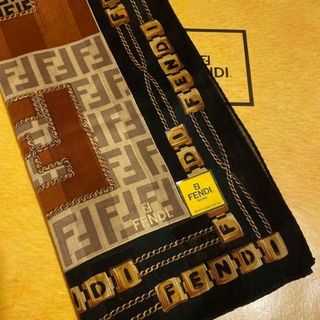 フェンディ(FENDI)の専用💕未使用　フェンディハンカチスカーフ　大判　　大人気🟫⬛️ ズッカ 9(ハンカチ)