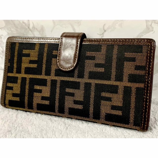 美品✨　FENDI　三つ折り財布　エフイズ　FF柄　ズッカ　レザー　ブラック