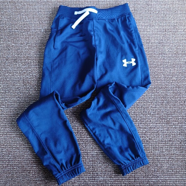 UNDER ARMOUR(アンダーアーマー)のアンダーアーマー　ジャージ上下セット　ネイビー　YLG キッズ/ベビー/マタニティのキッズ服男の子用(90cm~)(その他)の商品写真