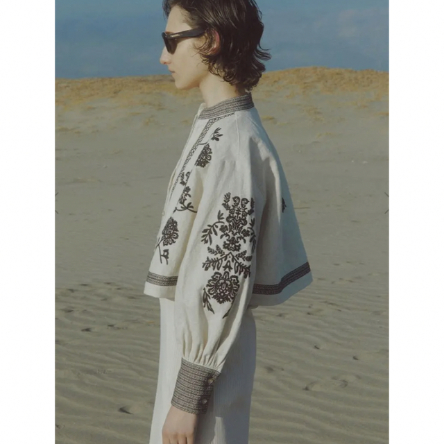 Ameri VINTAGE - MEDI VINTAGE FLOWER EMBROIDERY SHIRTの通販 by