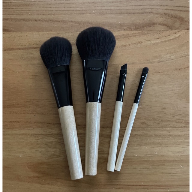 shu uemura(シュウウエムラ)の【新品　未使用】　TAfrE  ブラシセット コスメ/美容のメイク道具/ケアグッズ(ブラシ・チップ)の商品写真