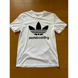 アディダス(adidas)のadidas Tシャツ(Tシャツ/カットソー(半袖/袖なし))