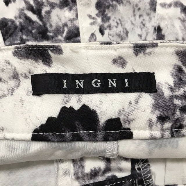 INGNI(イング)のINGNI   ぼかしフラワー柄 ショートパンツ レディースのパンツ(ショートパンツ)の商品写真