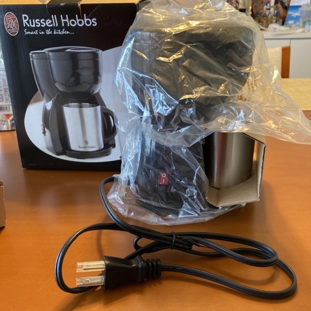 ☆新品未使用☆Russell Hobbs☆パーソナルコーヒーメーカー☆マグ付き☆ スマホ/家電/カメラの調理家電(コーヒーメーカー)の商品写真