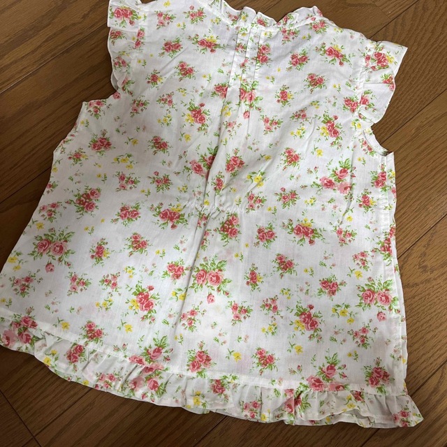 新品　未使用品　花柄　ノースリーブ　ブラウス　フリフリ　120サイズ キッズ/ベビー/マタニティのキッズ服女の子用(90cm~)(ブラウス)の商品写真