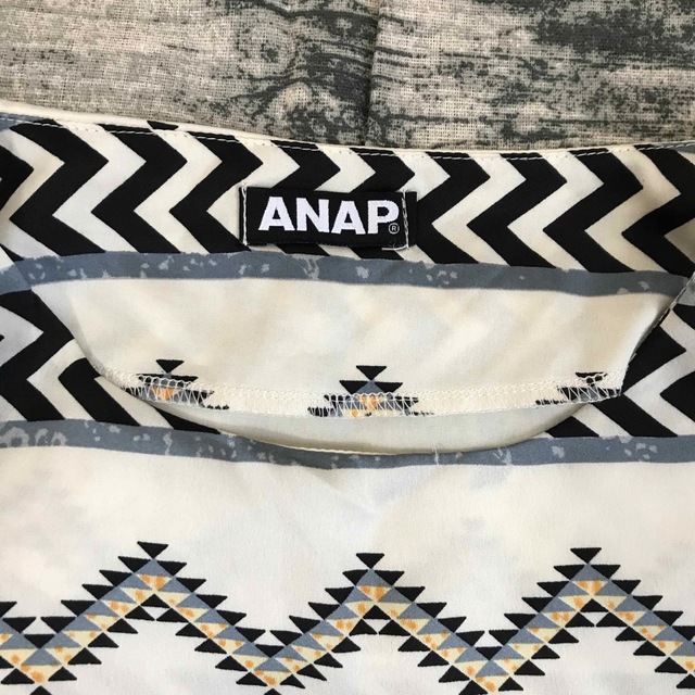 ANAP(アナップ)のANAP アナップ　ノースリーブ　サテン調　カットソー　ボックスシルエット レディースのトップス(カットソー(半袖/袖なし))の商品写真