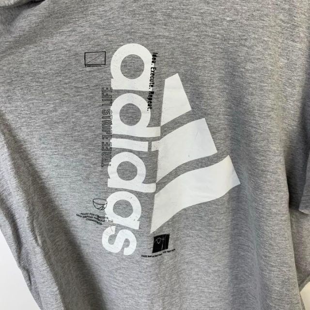 adidas(アディダス)のD206 アディダス　ビッグプリント　プリントロゴ　XL グレー　半袖　Tシャツ メンズのトップス(Tシャツ/カットソー(半袖/袖なし))の商品写真