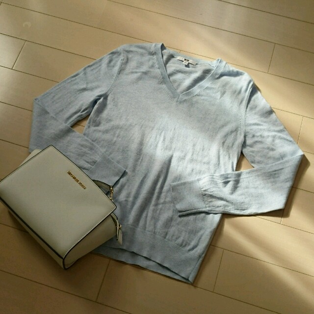 UNIQLO - コットンカシミヤVネックニット 水色の通販 by コメントお気軽にどうぞ♡｜ユニクロならラクマ