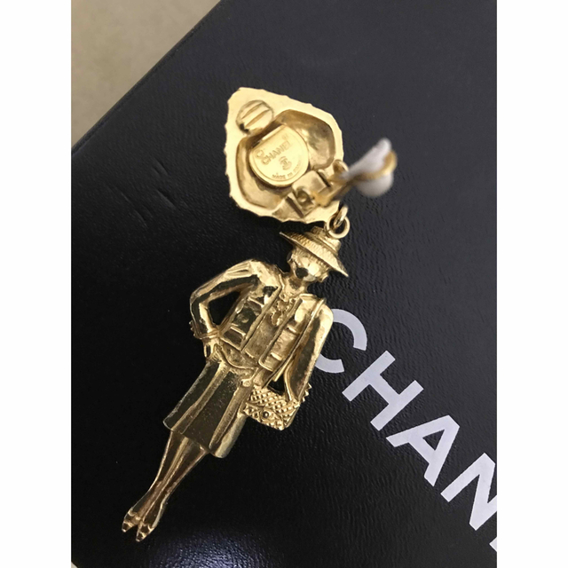 CHANEL(シャネル)のvintage CHANEL／マドモアゼル　イヤリング　片耳 レディースのアクセサリー(イヤリング)の商品写真