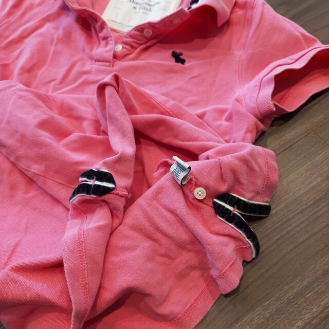 Abercrombie&Fitch(アバクロンビーアンドフィッチ)のアバクロ　ポロシャツ　ピンク　Ｌ レディースのトップス(Tシャツ(半袖/袖なし))の商品写真