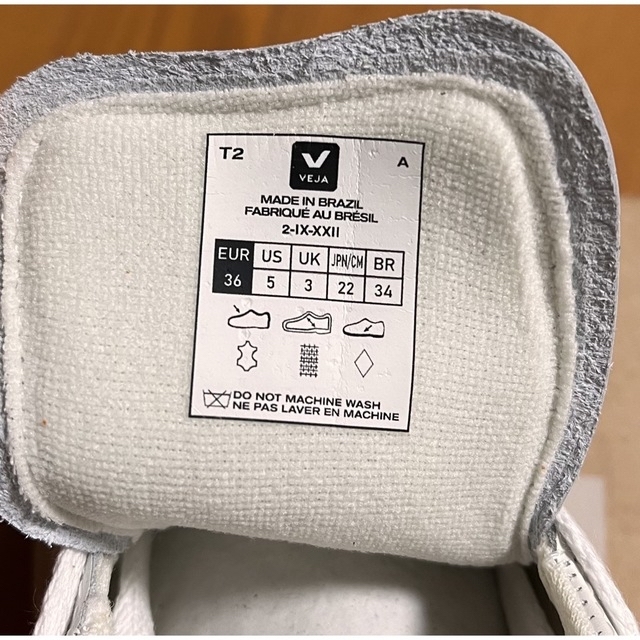 VEJA(ヴェジャ)の新品　未使用VEJAヴェジャ V12レザー　スニーカー  EUR36 23cm  レディースの靴/シューズ(スニーカー)の商品写真