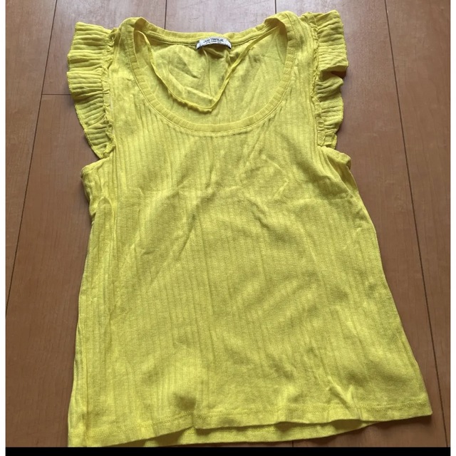 ZARA(ザラ)のZARA フリルトップス レディースのトップス(シャツ/ブラウス(半袖/袖なし))の商品写真