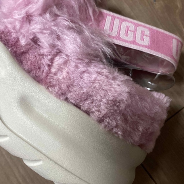 UGG(アグ)のUGG  厚底サンダル　ピンク未使用新品 レディースの靴/シューズ(サンダル)の商品写真