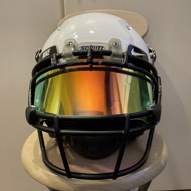 NIKE(ナイキ)のSchutt“Vengeance“Lサイズ 超軽量チタンフェイス・アイシールド付 スポーツ/アウトドアのスポーツ/アウトドア その他(アメリカンフットボール)の商品写真