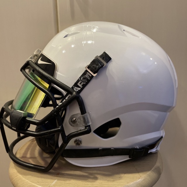 NIKE(ナイキ)のSchutt“Vengeance“Lサイズ 超軽量チタンフェイス・アイシールド付 スポーツ/アウトドアのスポーツ/アウトドア その他(アメリカンフットボール)の商品写真