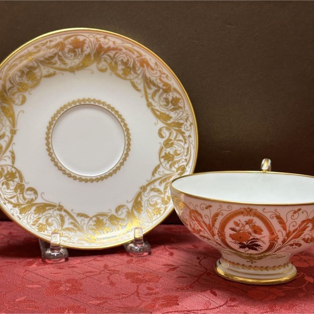 Sevres / セーブル ティーカップ&ソーサー　手描きによる立体的な金彩