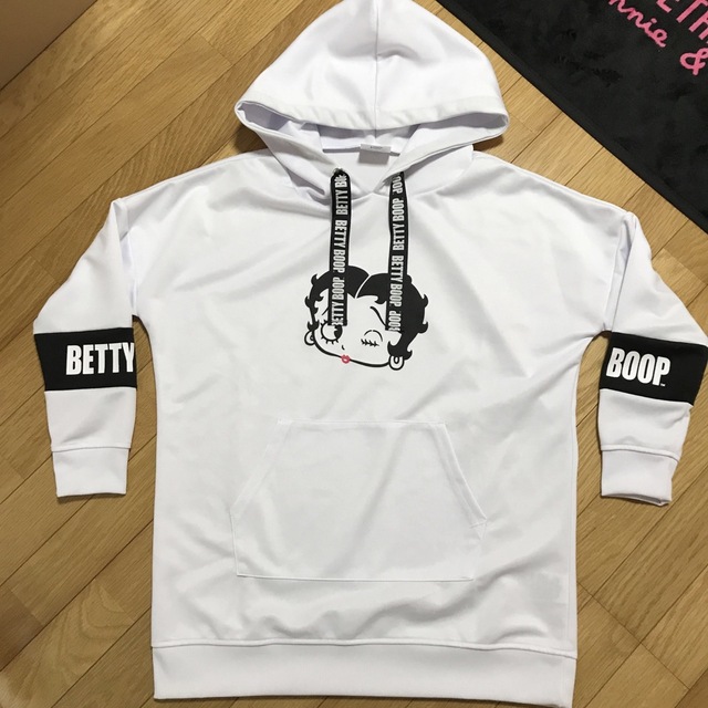 Betty Boop(ベティブープ)のBetty Boop プリント パーカー ホワイト レディースのトップス(パーカー)の商品写真