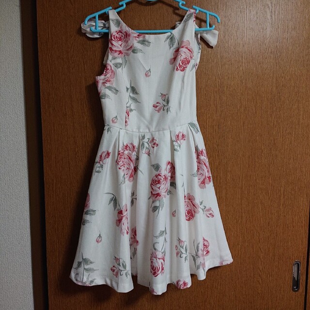 【新品・タグ付き】リズリサ*LIZ LISA*ピンク*大きな花柄ワンピース