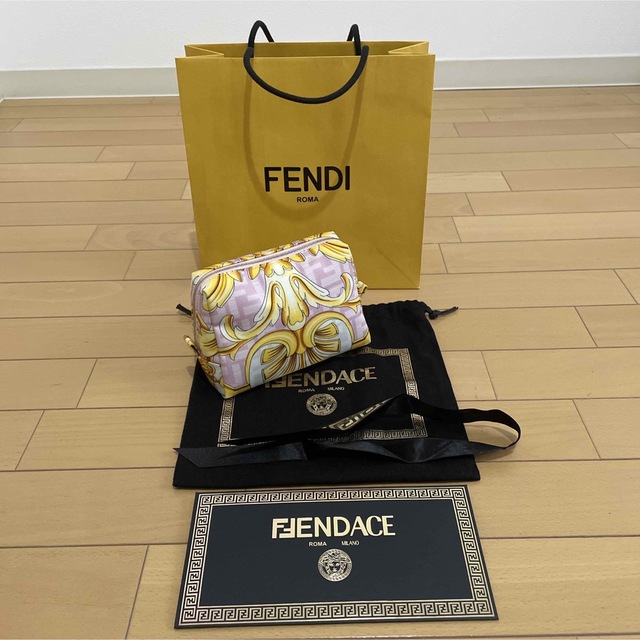 ☆SALE☆ 美品　希少　FENDI  フェンディ　ヴェルサーチ　ポーチポーチ