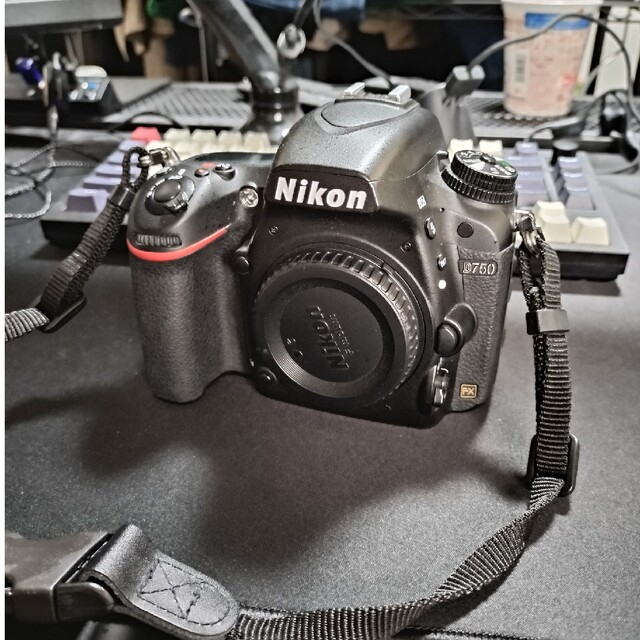 Nikon D750 +5,000円で縦グリつけます