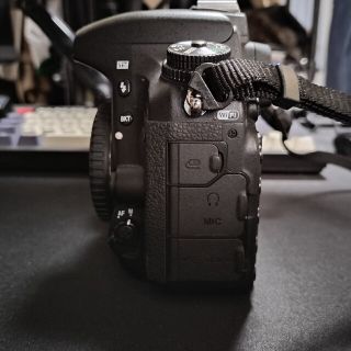 Nikon D750 +5,000円で縦グリつけます