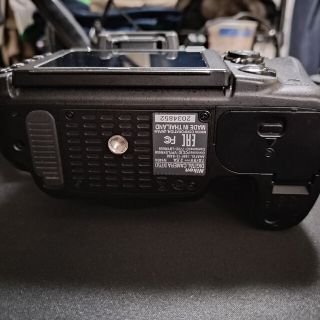 Nikon D750 +5,000円で縦グリつけます
