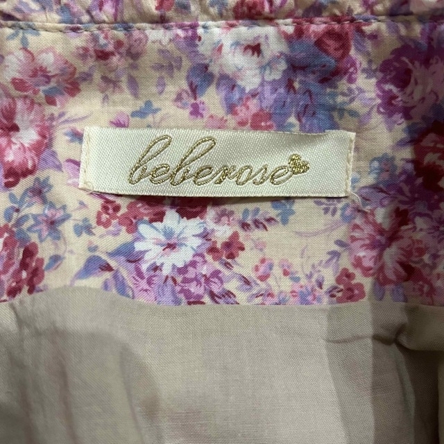 beberose(ベベローズ)の匿名発送込　べべローズ　花柄　スカート　ピンク　レース　フリル レディースのスカート(ミニスカート)の商品写真