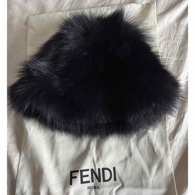FENDI(フェンディ)の新品未使用FENDI毛皮帽子 レディースの帽子(ハット)の商品写真