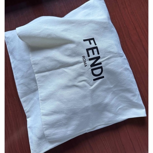 FENDI(フェンディ)の新品未使用FENDI毛皮帽子 レディースの帽子(ハット)の商品写真