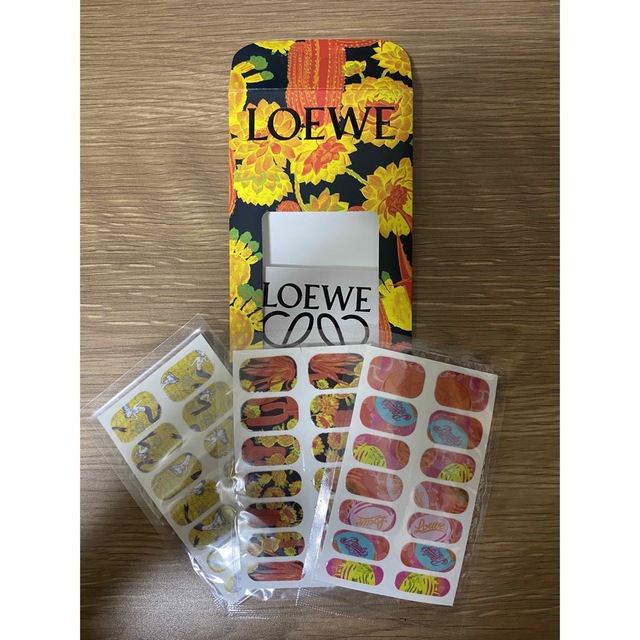 LOEWE(ロエベ)のLOEWEネイルシール コスメ/美容のネイル(ネイル用品)の商品写真