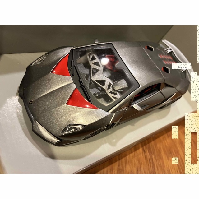 Lamborghini(ランボルギーニ)のランボルギーニ　プラスチック製ミニカー　24分の1  エンタメ/ホビーのおもちゃ/ぬいぐるみ(ミニカー)の商品写真