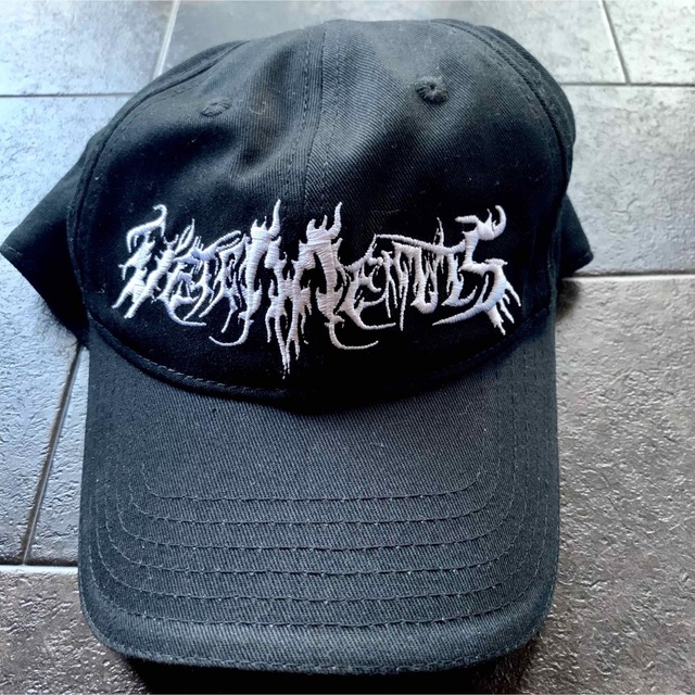 VETEMENTS(ヴェトモン)のvetements metal logo cap メンズの帽子(キャップ)の商品写真