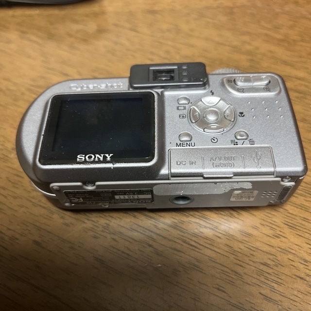 SONY Syber-shot DSC-P10 5ﾒｶﾞﾋﾟｸｾﾙ ジャンク スマホ/家電/カメラのカメラ(コンパクトデジタルカメラ)の商品写真