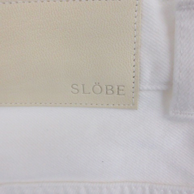 SLOBE IENA(スローブイエナ)のスローブ イエナ デニムパンツ ジーンズ テーパードパンツ ロング丈 38 白 レディースのパンツ(デニム/ジーンズ)の商品写真