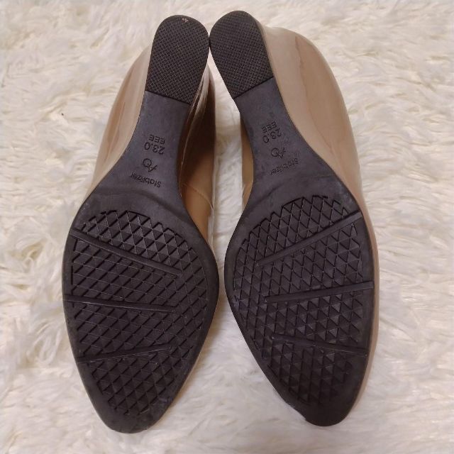 NEUTRAL エナメル パンプス 23cm ベージュ レディースの靴/シューズ(ハイヒール/パンプス)の商品写真