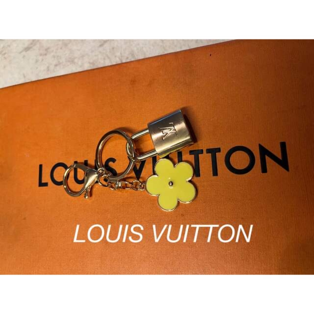 LOUIS VUITTON(ルイヴィトン)のルイヴィトン　カデナ　パドロック　キーホルダー　南京錠　キーホルダー部分新品 レディースのファッション小物(キーホルダー)の商品写真