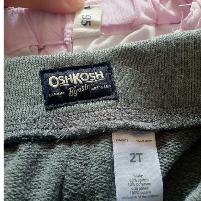 OshKosh(オシュコシュ)の半ズボン　パンツ　２枚　２Ｔと95 キッズ/ベビー/マタニティのキッズ服男の子用(90cm~)(パンツ/スパッツ)の商品写真