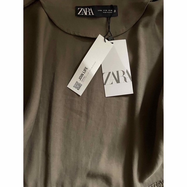 ZARA(ザラ)の未使用タグ付き　ZARA ザラ　カーキ　フリルジャケット　 レディースのジャケット/アウター(ブルゾン)の商品写真