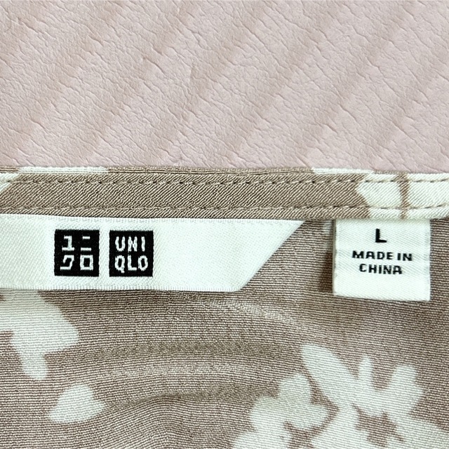 UNIQLO(ユニクロ)のUNIQLO ユニクロ レディース L プリントブラウス（七部袖）春服 花柄 レディースのトップス(シャツ/ブラウス(長袖/七分))の商品写真